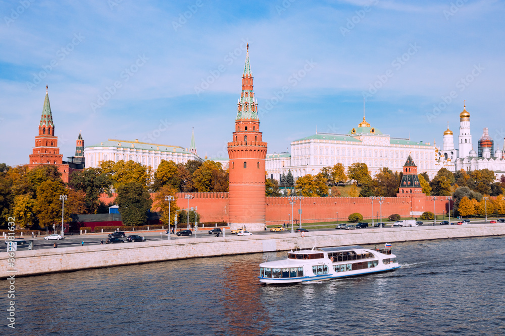 Kind to the Moscow Kremlin, Grand Kremlin Palace, Cathedrals and quay Moskva River