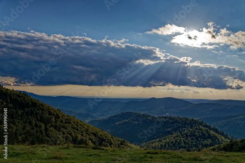 rayons de soleil sur les Vosges