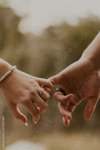 wedding rings in hands © Baye