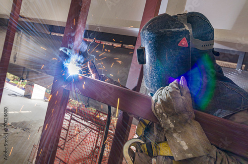 Quadro su tela Welding metal joist
Welder soldering a big metal column
