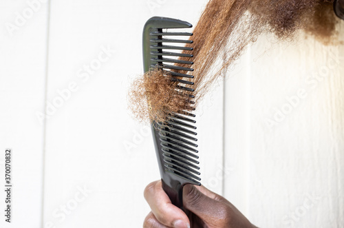 Fotografija Combing Natural Hair