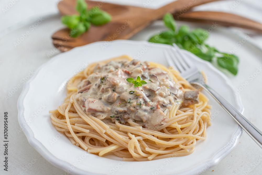 Spaghetti pasta with mushrooms and creamy sauce Spaghetti pasta with mushrooms and creamy sauce