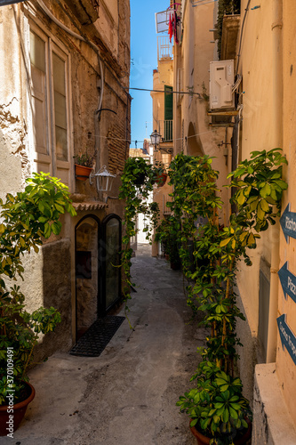 Fototapeta Naklejka Na Ścianę i Meble -  Piękna uliczka w Tropea na południu Włoch