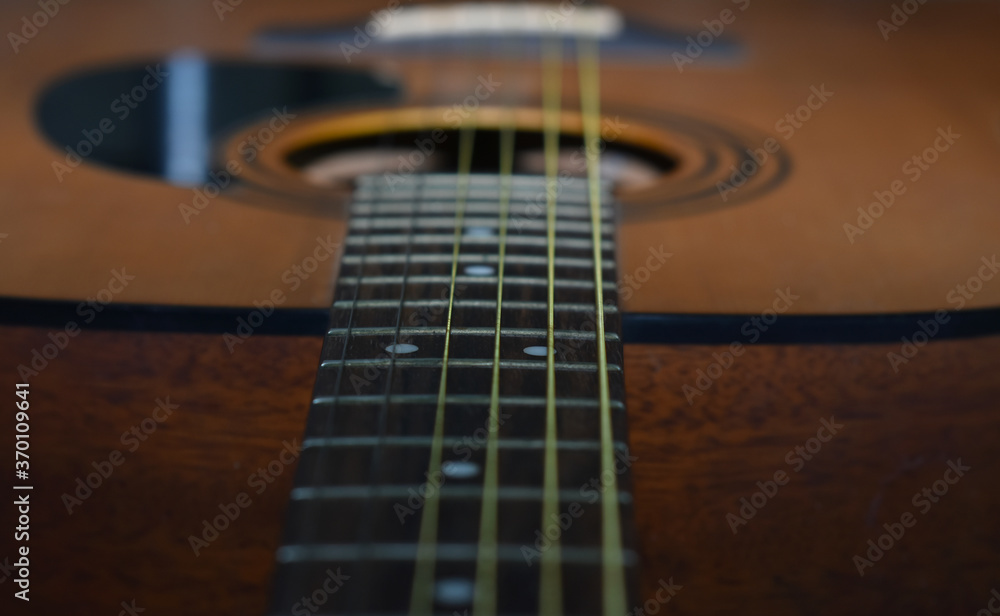 The guitar is a music player with good sound. The guitar is a music player with good sound.