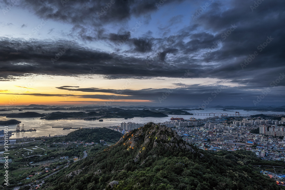 Fototapeta premium Yudalsan mountain sunset