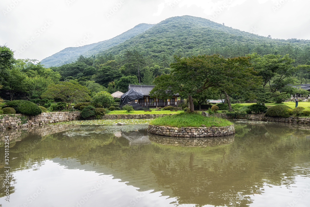 Fototapeta premium jindo ullimsanbang house