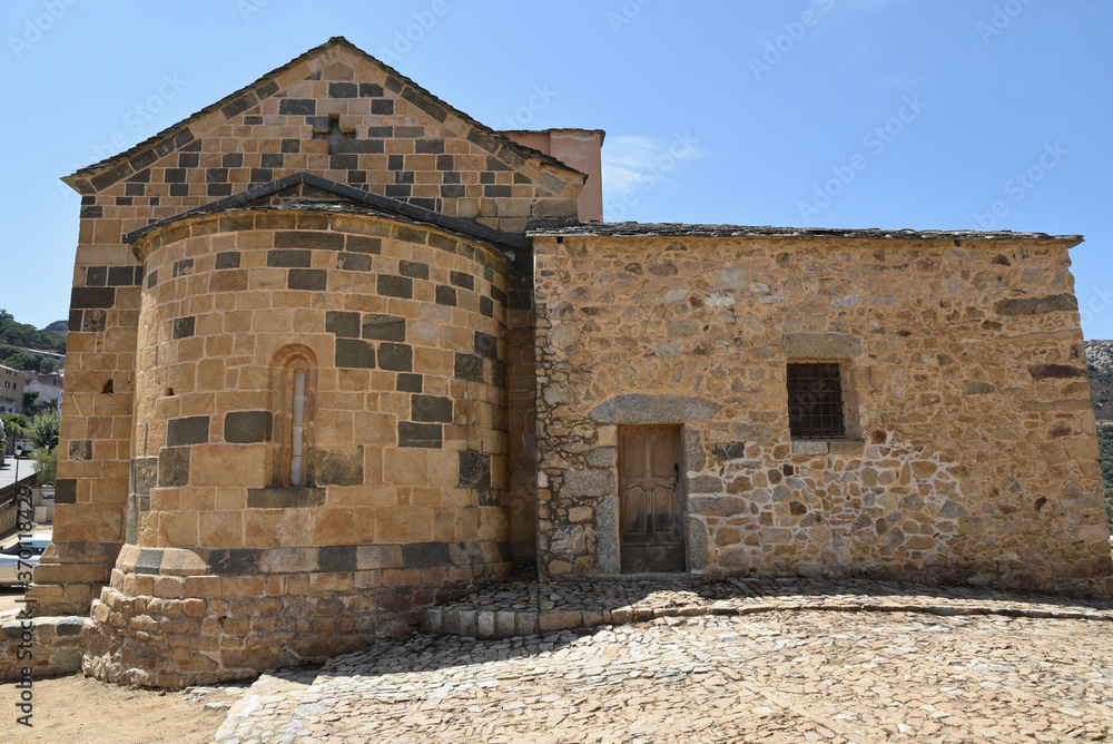 Abside romane de l'église Sainte-Réparate en Balagne, Corse