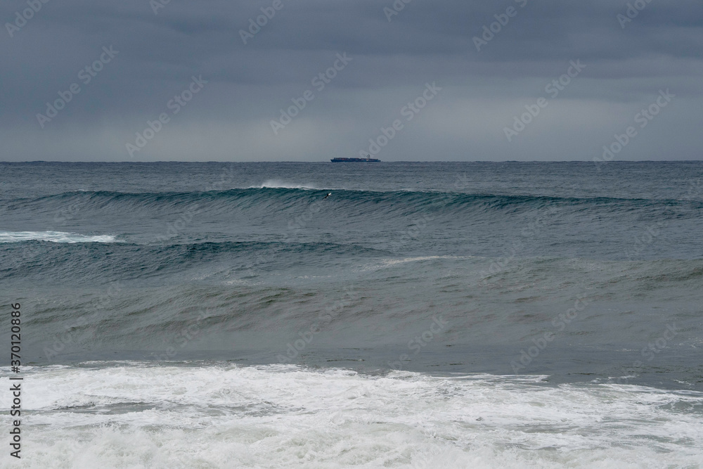 Bib waves rolling into the beach, massive surf day