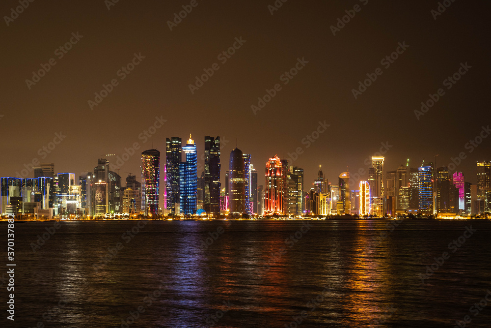Doha Skyline bei Nacht