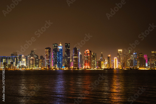 Doha Skyline bei Nacht © Lucas
