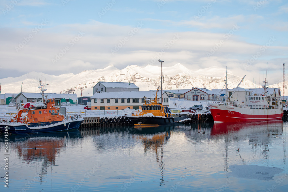 Fototapeta premium Höfn Port Panorama on Winter ice beach with boat