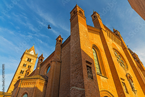 Cuadro en lienzo cathedral San Lorenzo in Alba in Italy