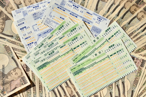 マークカードと大量の一万円札