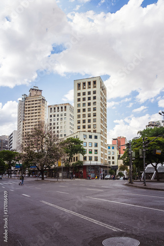 Main avenue in downtown © Hugo