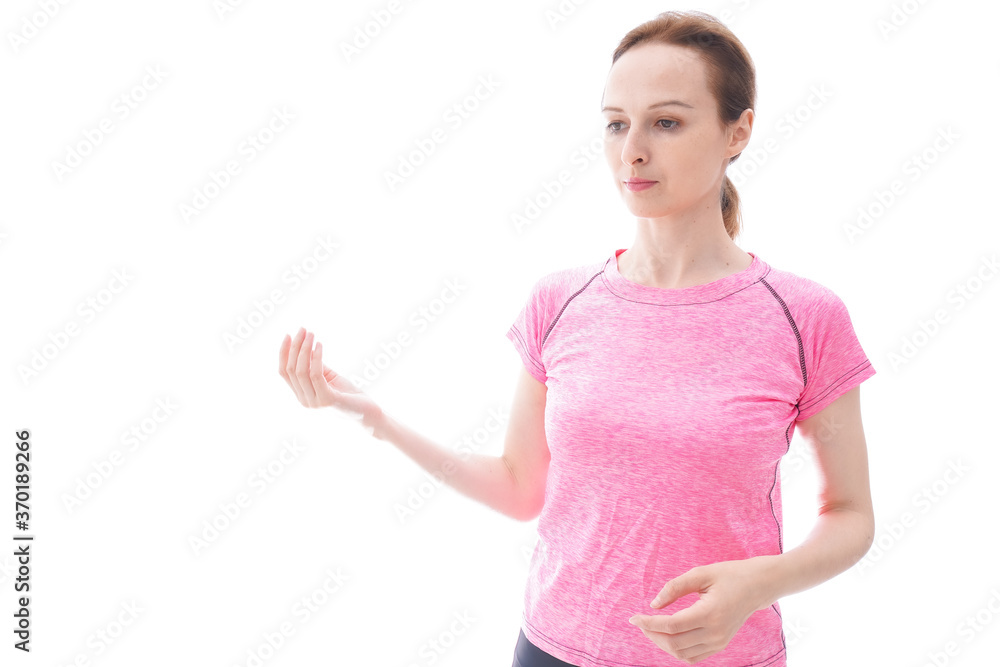 ストレッチをする笑顔の若い女性 ストレッチをする笑顔の若い女性