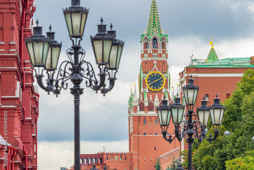 Obraz premium Moscow. Russia. Lanterns and the Spasskaya tower of the Kremlin. Red square. The main tower of Russia. Tourist attraction of the Russian capital. The Kremlin against the gray sky.