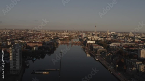 Berlin Oberbaumbrücke Drohne Aerial - Sonnenaufgang