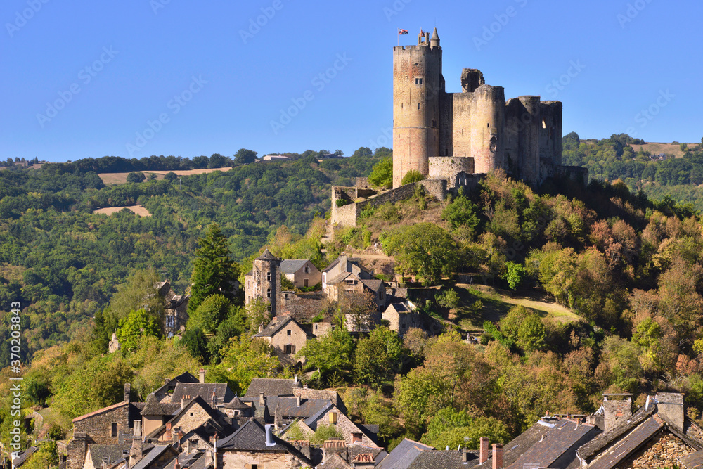 Château de Najac (12270) sur sa colline, département de l'Aveyron en région Occitanie, France