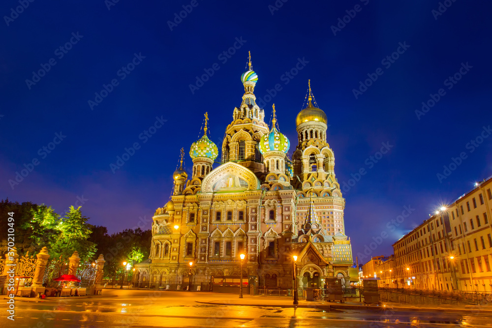 Fototapeta premium Saint Petersburg. Russia. Church of the Savior on blood against the evening sky. Cathedral of the Resurrection of Christ on Blood. Churches Of St. Petersburg. Church with colorful domes in Petersburg.