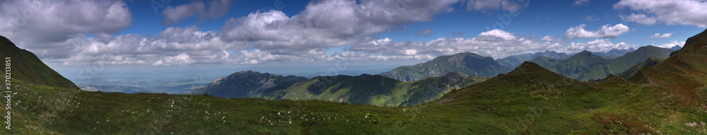 Panorama ze Starorobociańskiego Wierchu - Tatry Wysokie Ornak i czerwone Wierchy