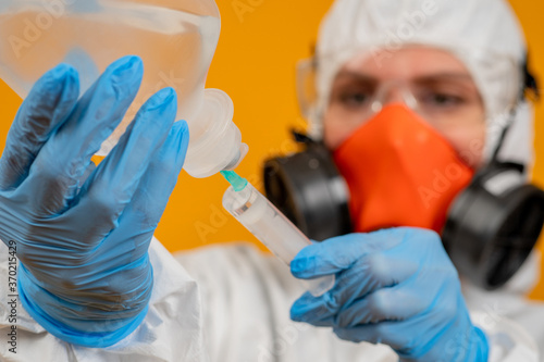 Employee of the chemical an...