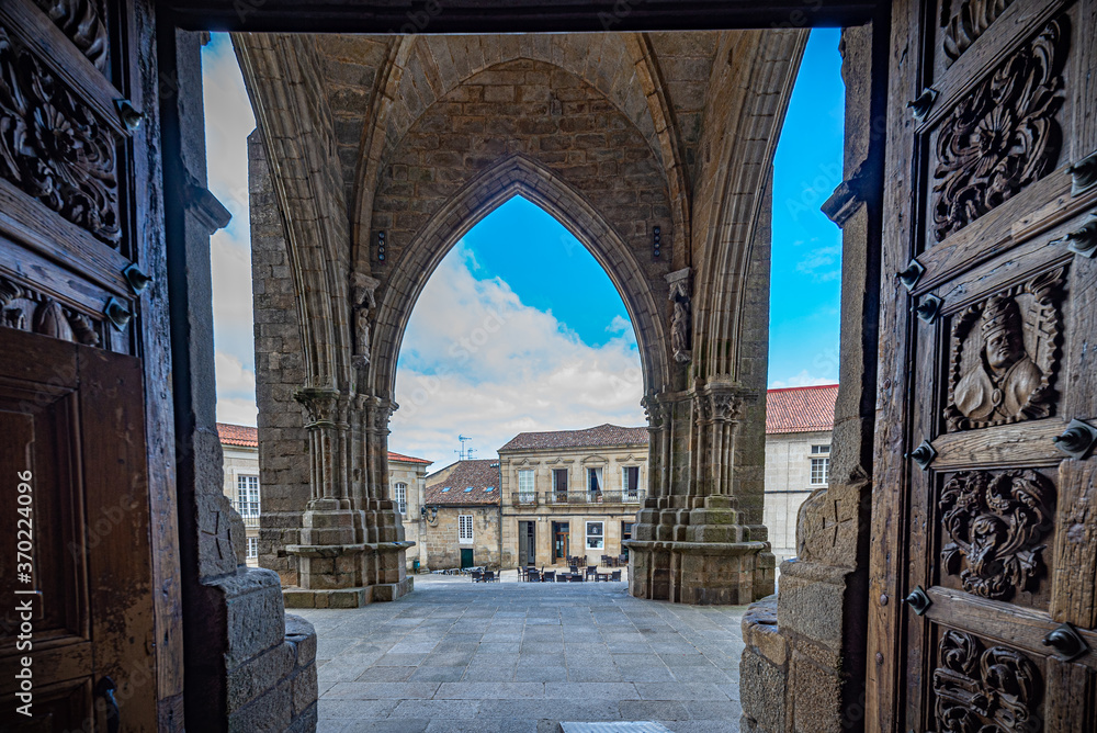 Fototapeta premium catedral diocesana de Tui en Pontevedra , España Europa