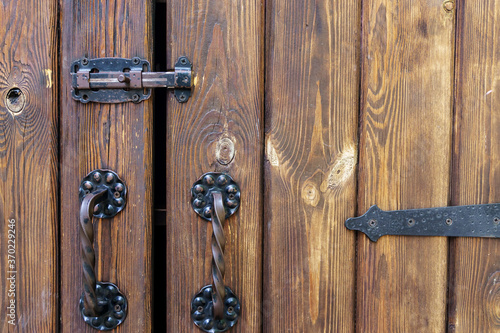 Quadro su tela Metal bolt and handles on a wooden door close up