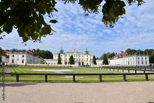 Pałac Branickich w Białymstoku - Polski Wersal na Podlasiu. Perła Podlasia dzięki Janowi Klemensowi Branickiemu w Białymstoku powstała rezydencja wzorowana na francuskich pałacach. photo