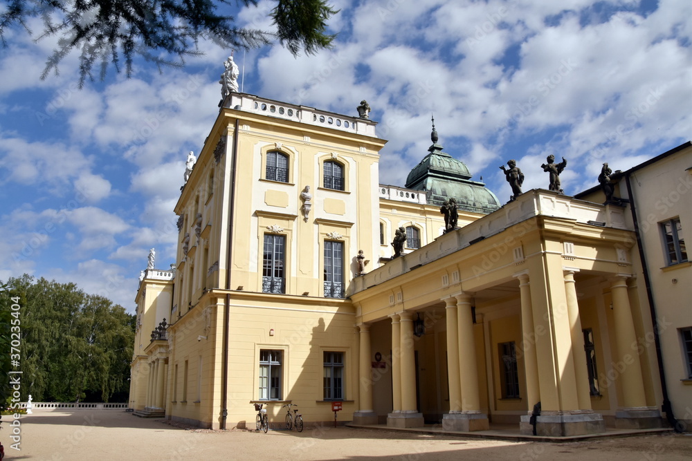 Pałac Branickich w Białymstoku - Polski Wersal na Podlasiu. Perła Podlasia dzięki Janowi Klemensowi Branickiemu w Białymstoku powstała rezydencja wzorowana na francuskich pałacach.