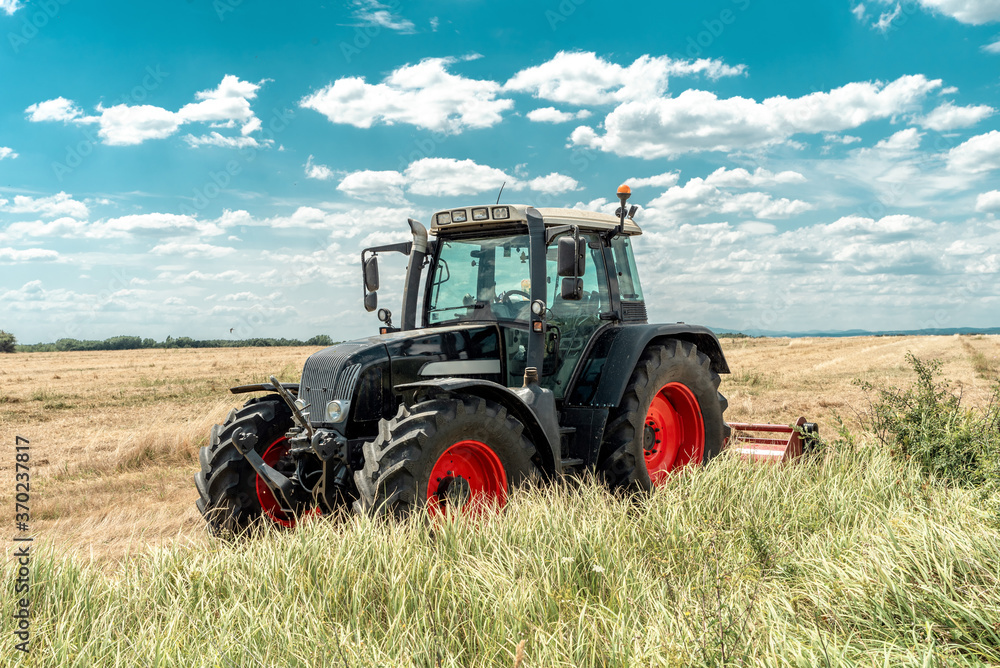 Obraz premium tractor in field