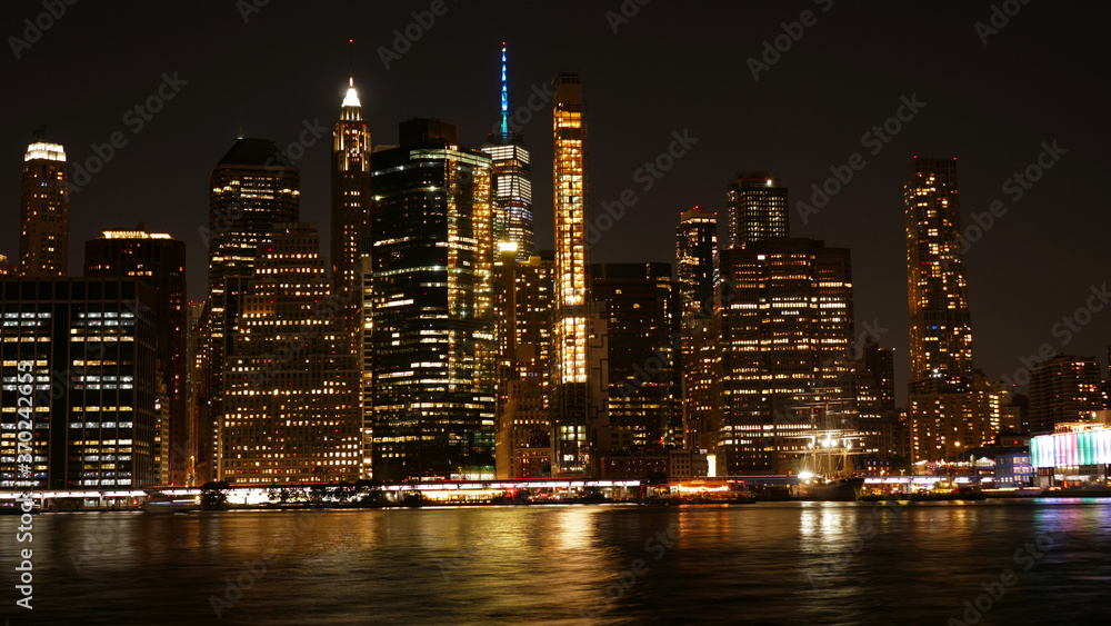 Fototapeta premium landscape photo of lower Manhattan night time 