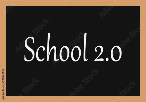 Pizarra con escuela 2.0 escrito en blanco.