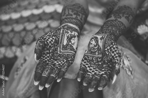 Indian Hindu bride's wedding henna mehendi menhdi hands close up photo