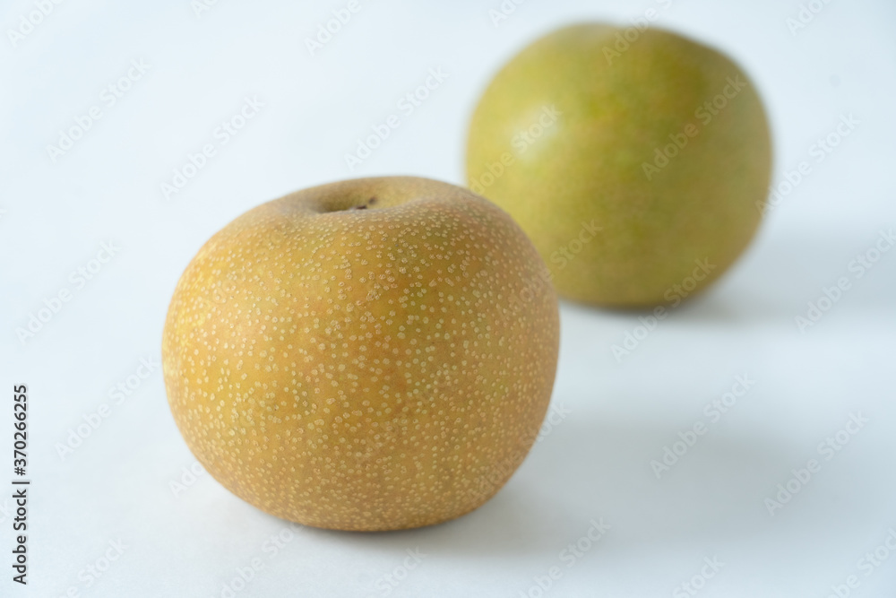 白背景の梨