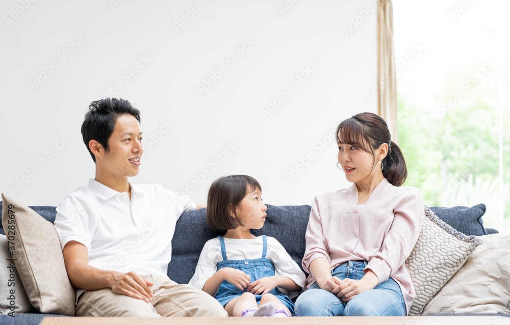 アジア人　仲良し親子　ポートレート