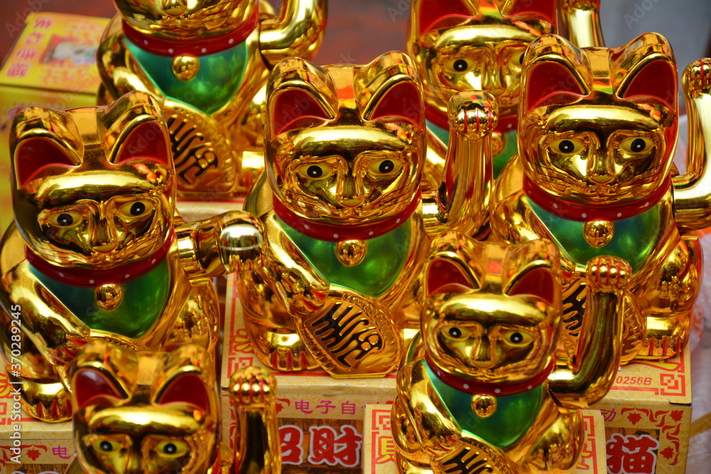 Golden cat lucky charm figurine