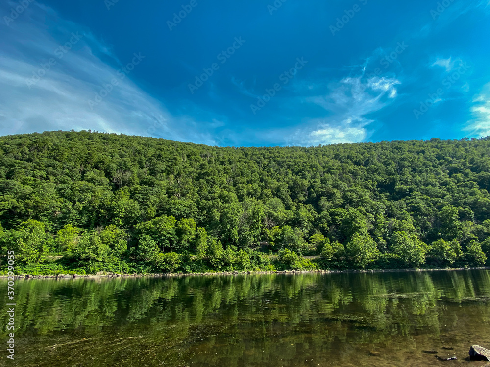 Fototapeta premium View of Mountain from the Banks of Delaware River