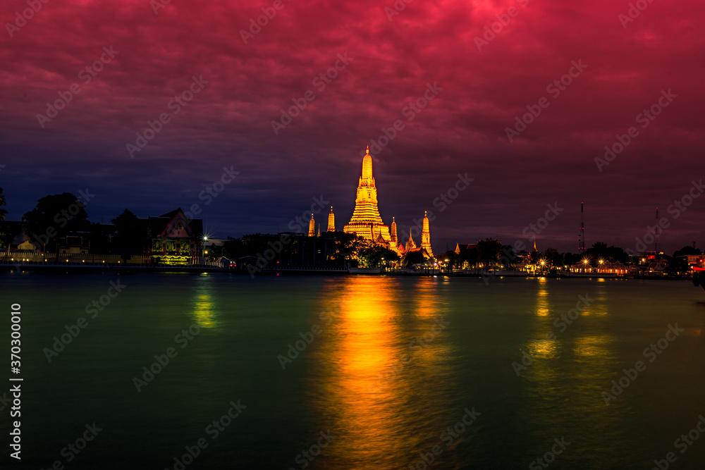 The blurred abstract background of the evening sun shining on the river is naturally golden yellow, the beauty of the clouds and the weather conditions of the day.