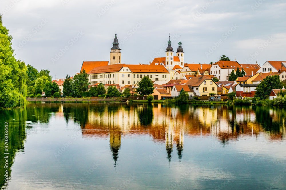Obraz premium Telč chateau reflection in lake