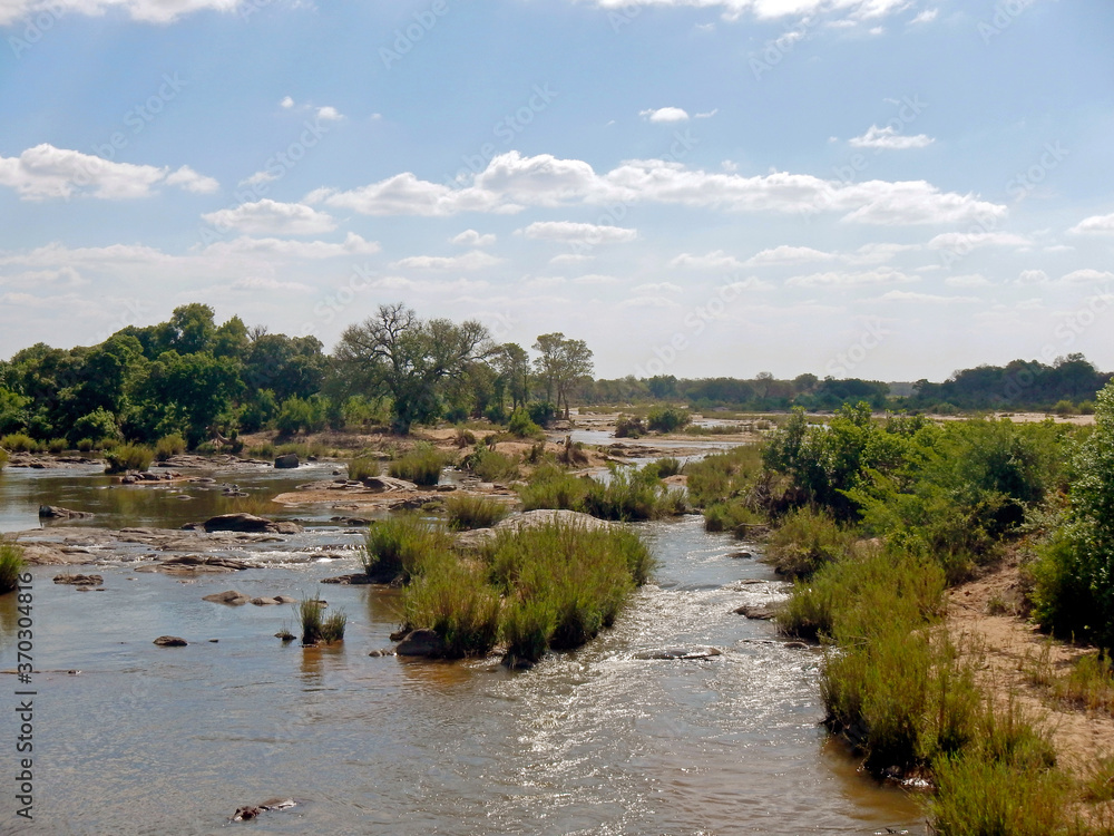 Landschaft des Krüger-Nationalpark in Südafrika.Der Krüger Park liegt im flachen Lowveld, der zentrale Teil auf einer durchschnittlichen Höhe von 250 m über dem Meeresspiegel. Landschaft des Krüger-Nationalpark in Südafrika.Der Krüger Park liegt im flachen Lowveld, der zentrale Teil auf einer durchschnittlichen Höhe von 250 m über dem Meeresspiegel.