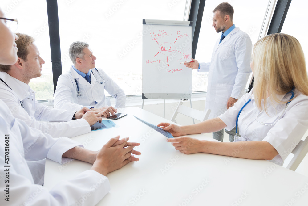 Obraz premium Doctors discuss mental health concept