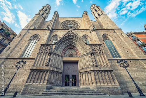 Photography Santa Maria del Mar basilica in Barcelona city, Spain