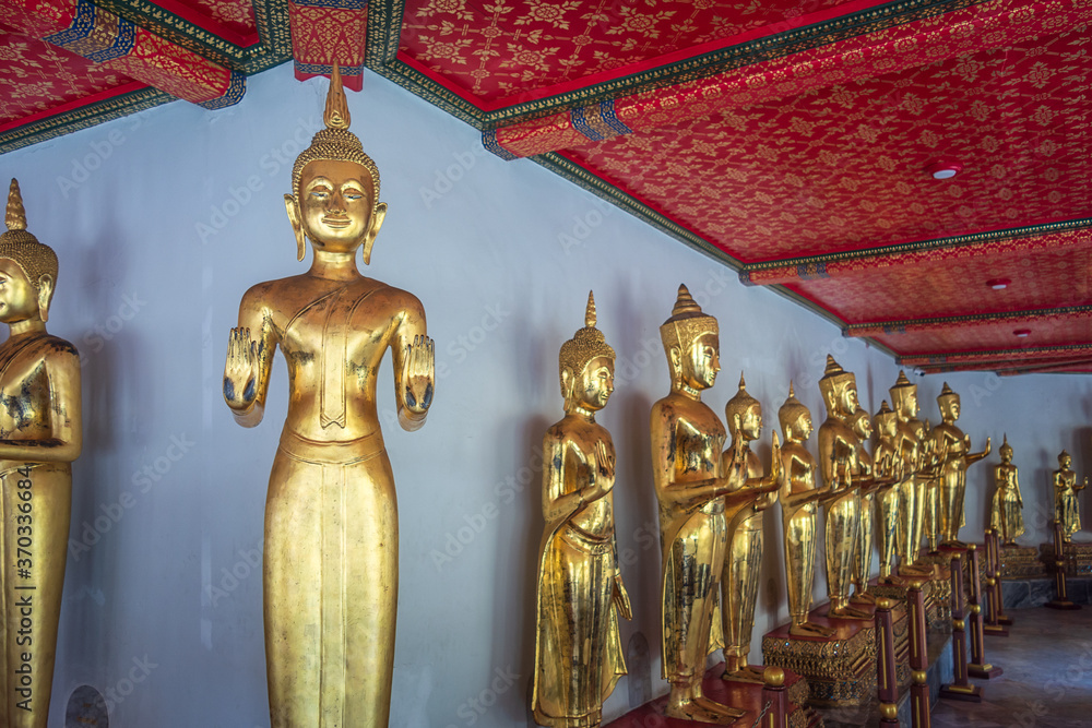 Fototapeta premium Bangkok, Thailand - August 14, 2020: Buddha images in a row at Wat Pho, also known as Wat Phra Chetuphon, 'Wat' means temple in Thai. The temple is one of Bangkok's most famous tourist sites.