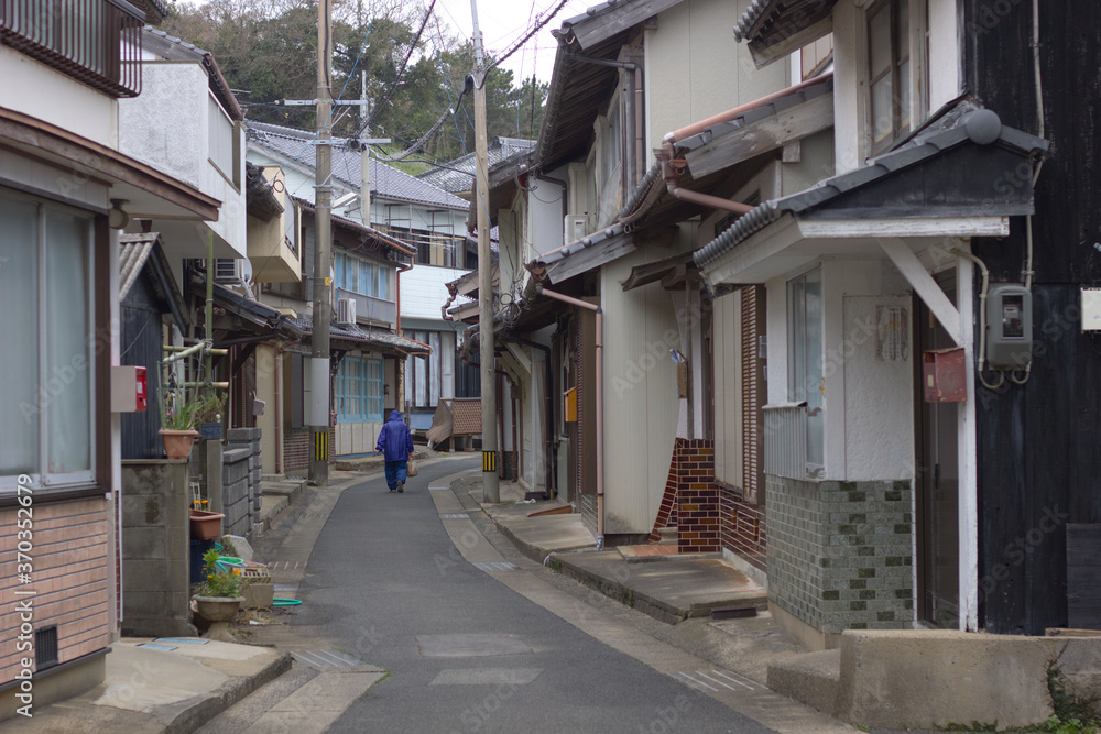 日本の田舎の漁村の町並み