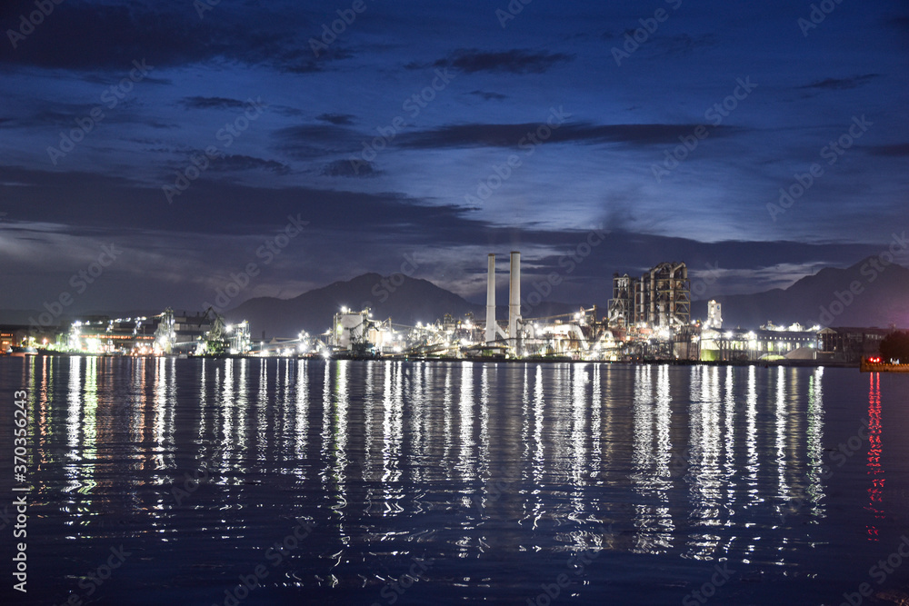 Fototapeta premium 徳山工場夜景