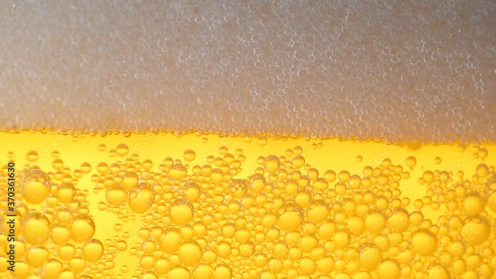 泡立つビールのアップ 泡立つビールのアップ