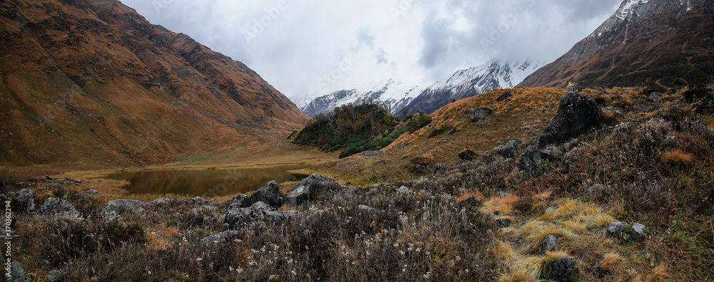 ,Ruinsara lake, autumn in the mountains