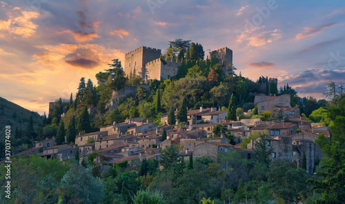 Obraz na płótnie Blick auf Castelnou in den französischen Pyrenäen