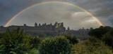 Regenbogen über Carcassonne in Frankreich