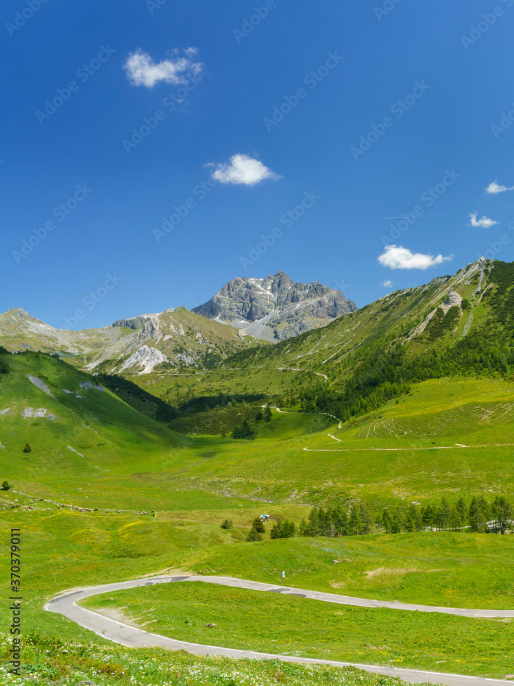 Naklejka premium Mountain landscape along the road to Crocedomini pass